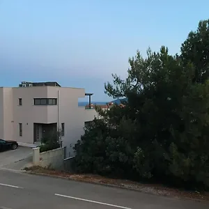 Gorgeous Biserka Near The Sea Guest house